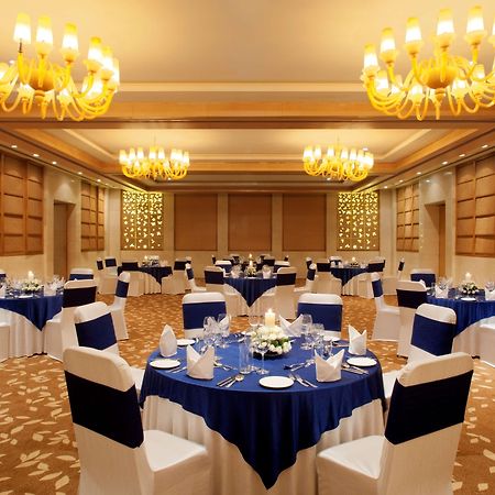 Radisson Blu Hotel New Delhi Dwarka Restoran foto The Imperial Ball Room