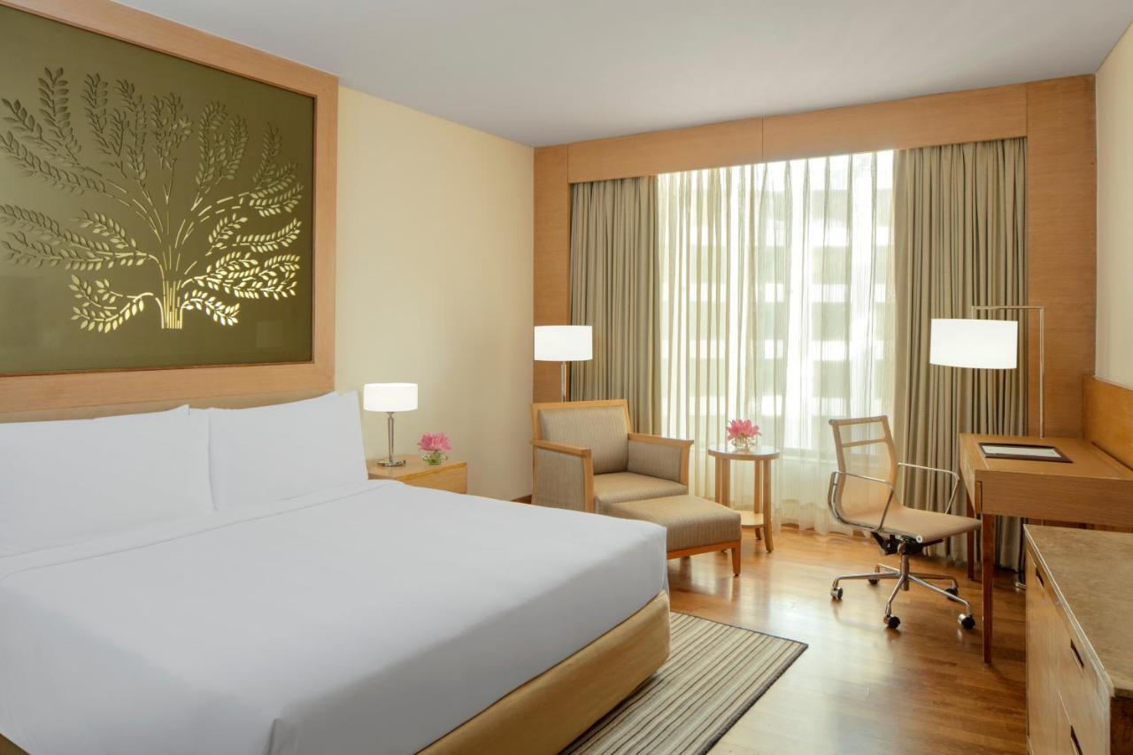 Radisson Blu Hotel New Delhi Dwarka Bagian luar foto A room at the Taj Bengal