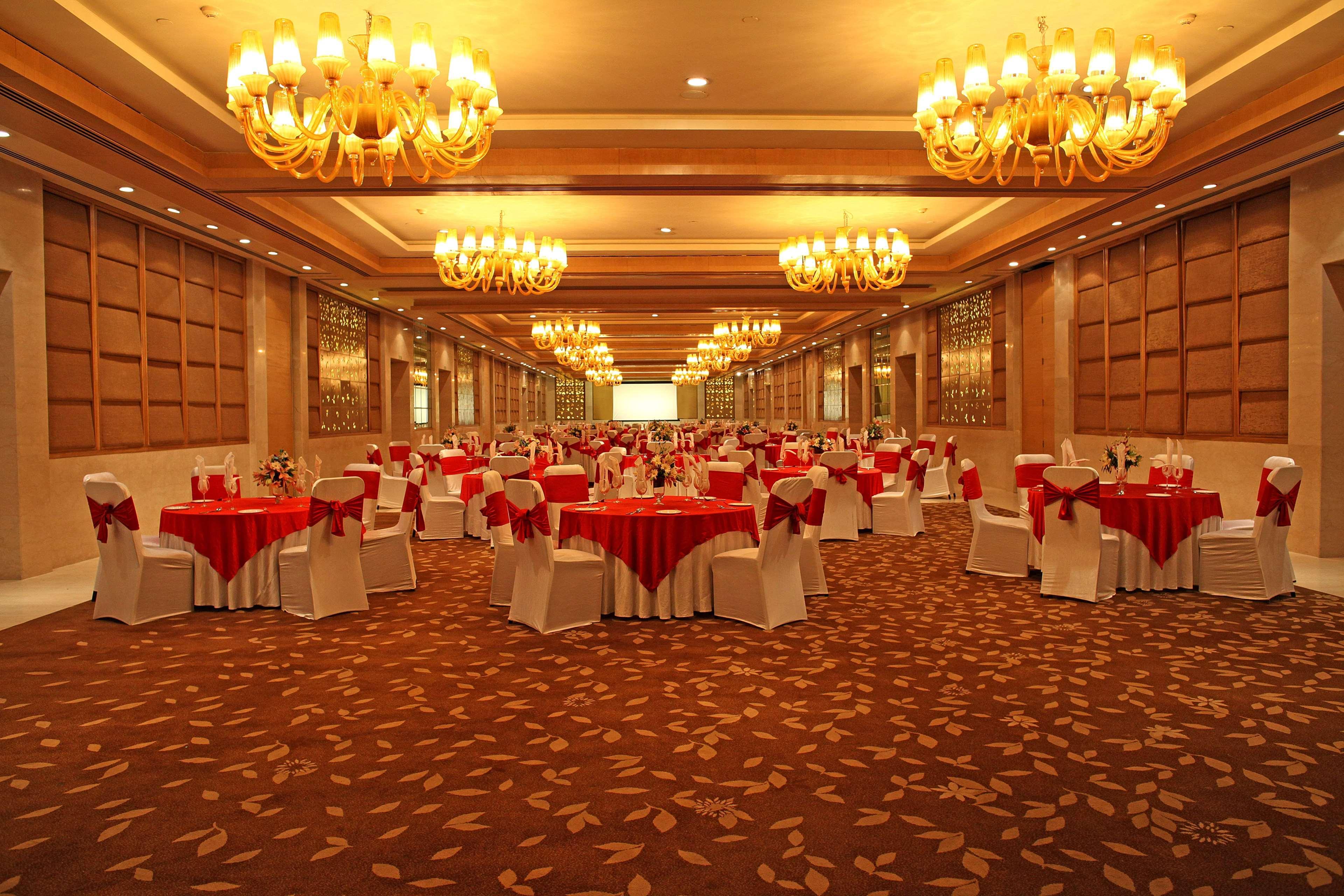 Radisson Blu Hotel New Delhi Dwarka Bagian luar foto The Grand Ballroom