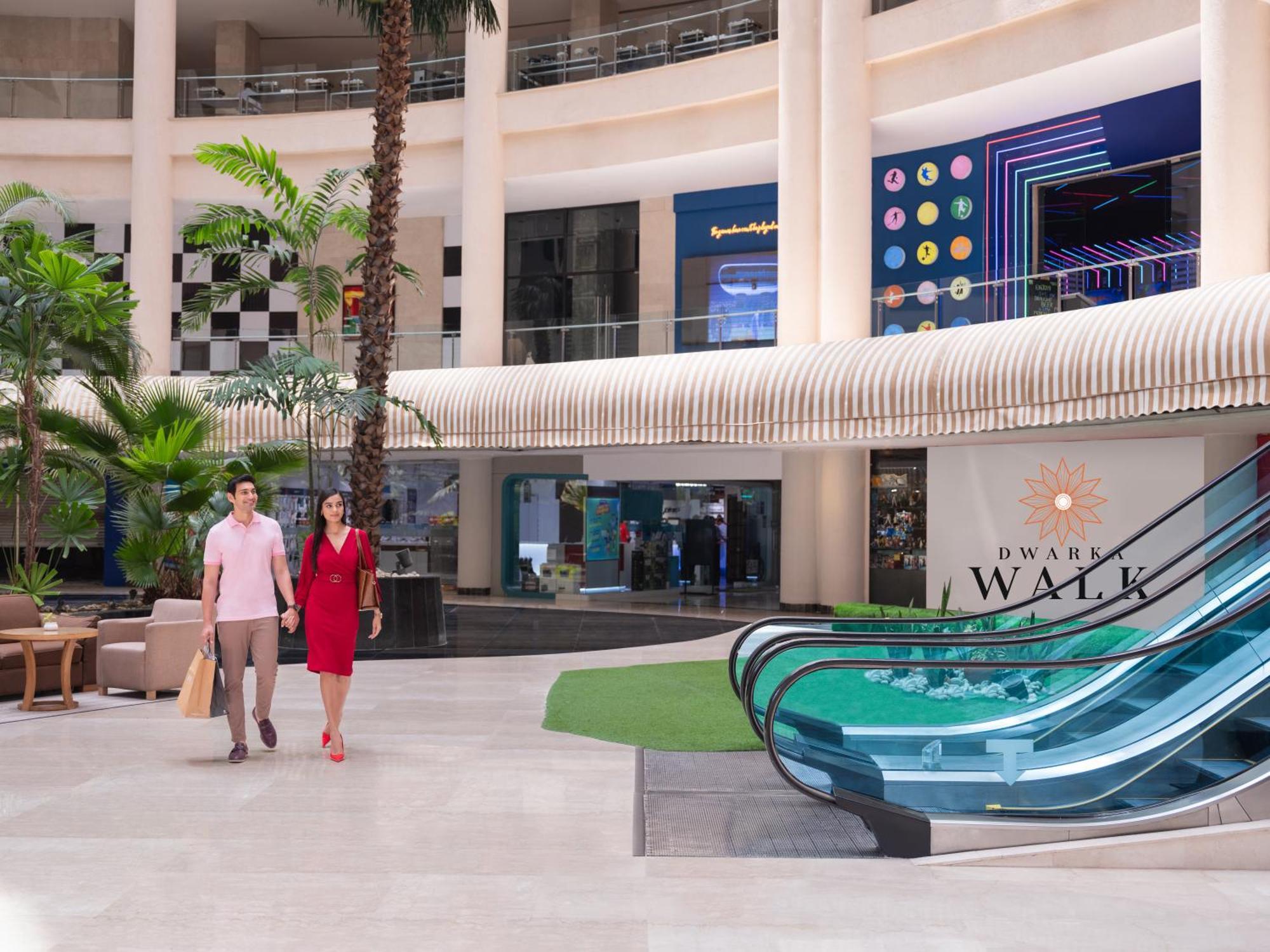 Radisson Blu Hotel New Delhi Dwarka Bagian luar foto The Walk
