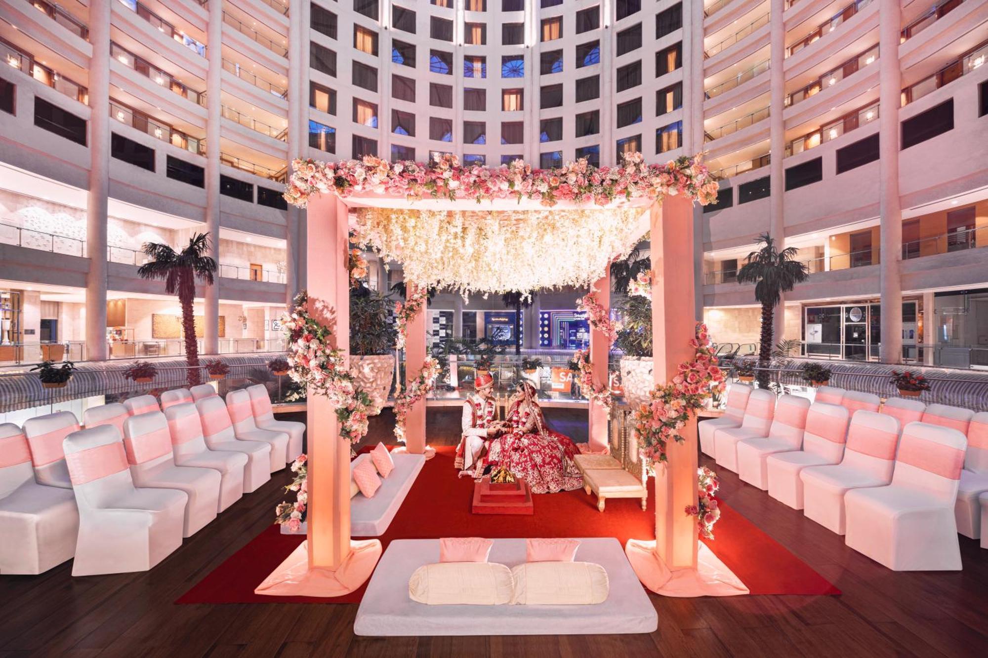 Radisson Blu Hotel New Delhi Dwarka Bagian luar foto The Grand Ballroom