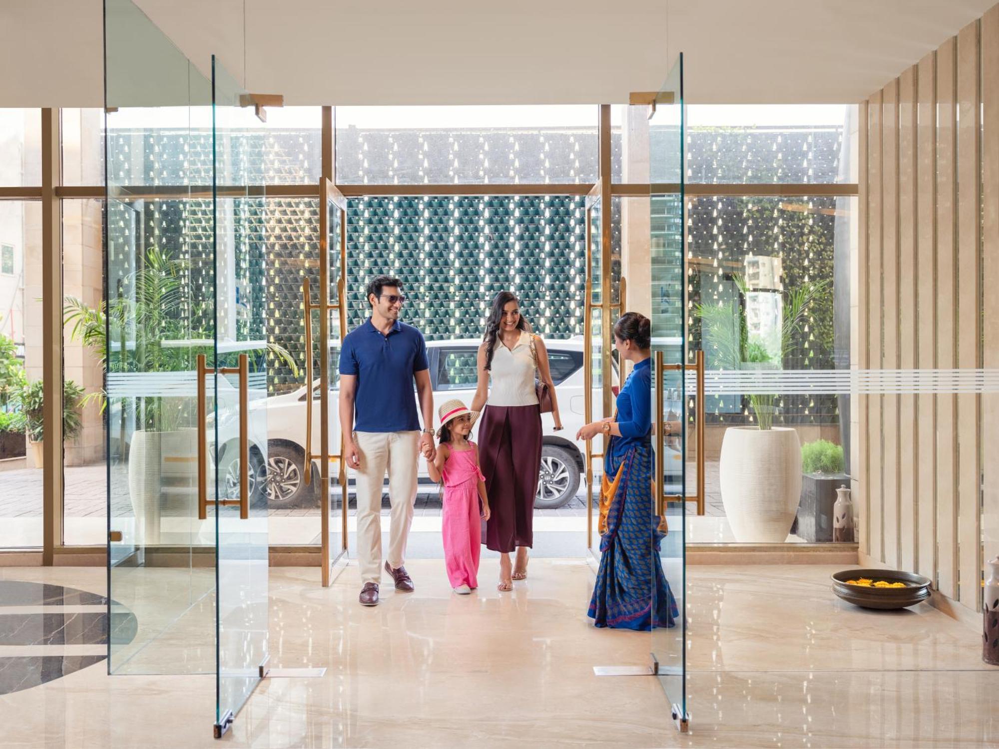 Radisson Blu Hotel New Delhi Dwarka Bagian luar foto The Oberoi, Mumbai