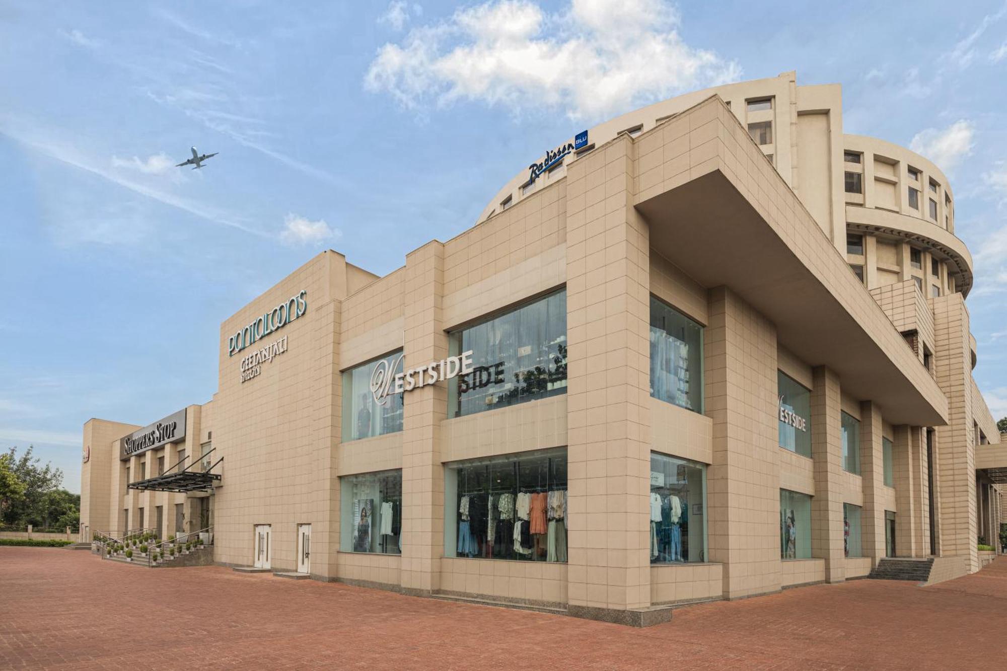 Radisson Blu Hotel New Delhi Dwarka Bagian luar foto Westside, a lifestyle retail store in India