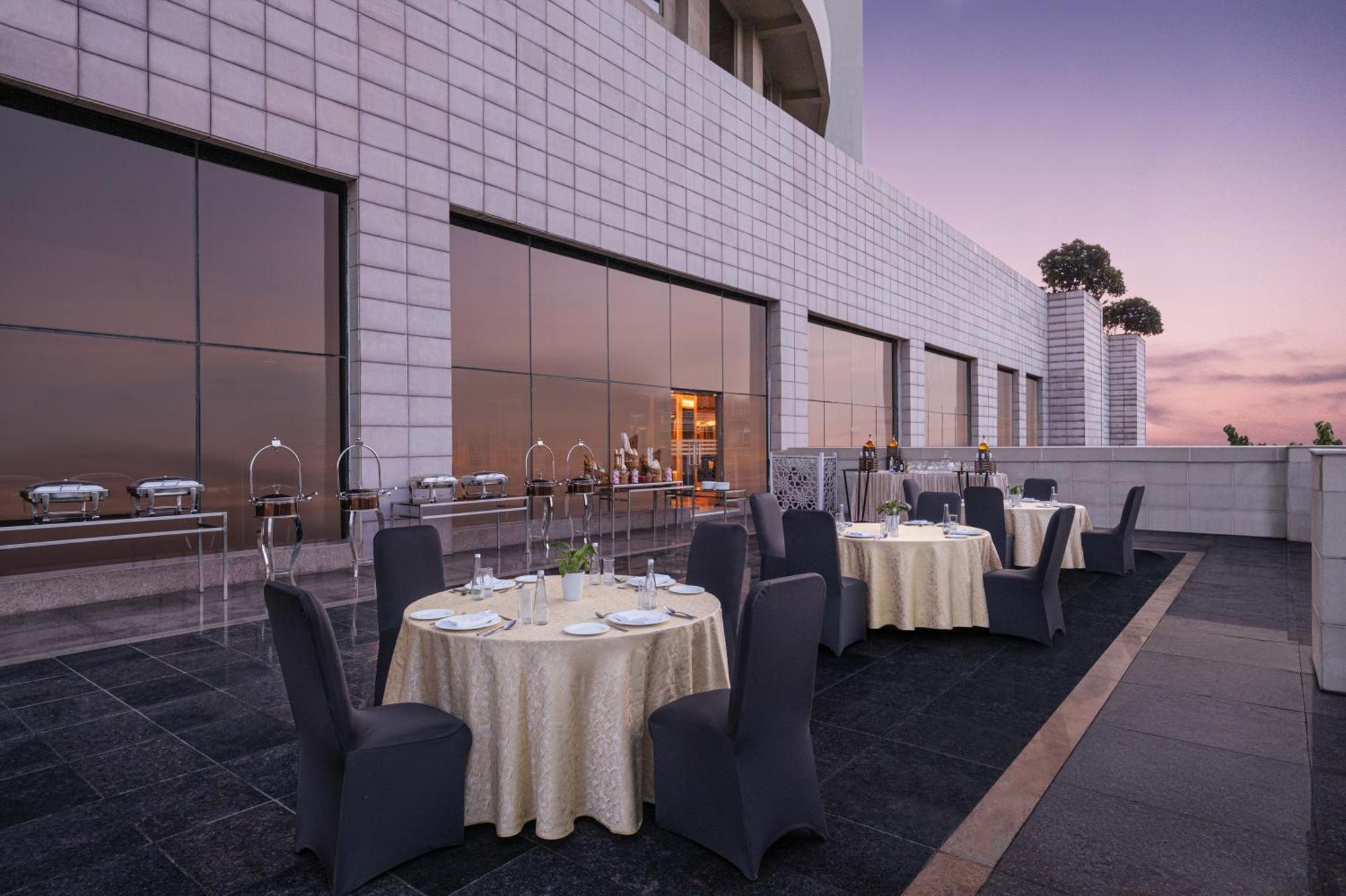 Radisson Blu Hotel New Delhi Dwarka Bagian luar foto The Club Lounge at the 36th floor