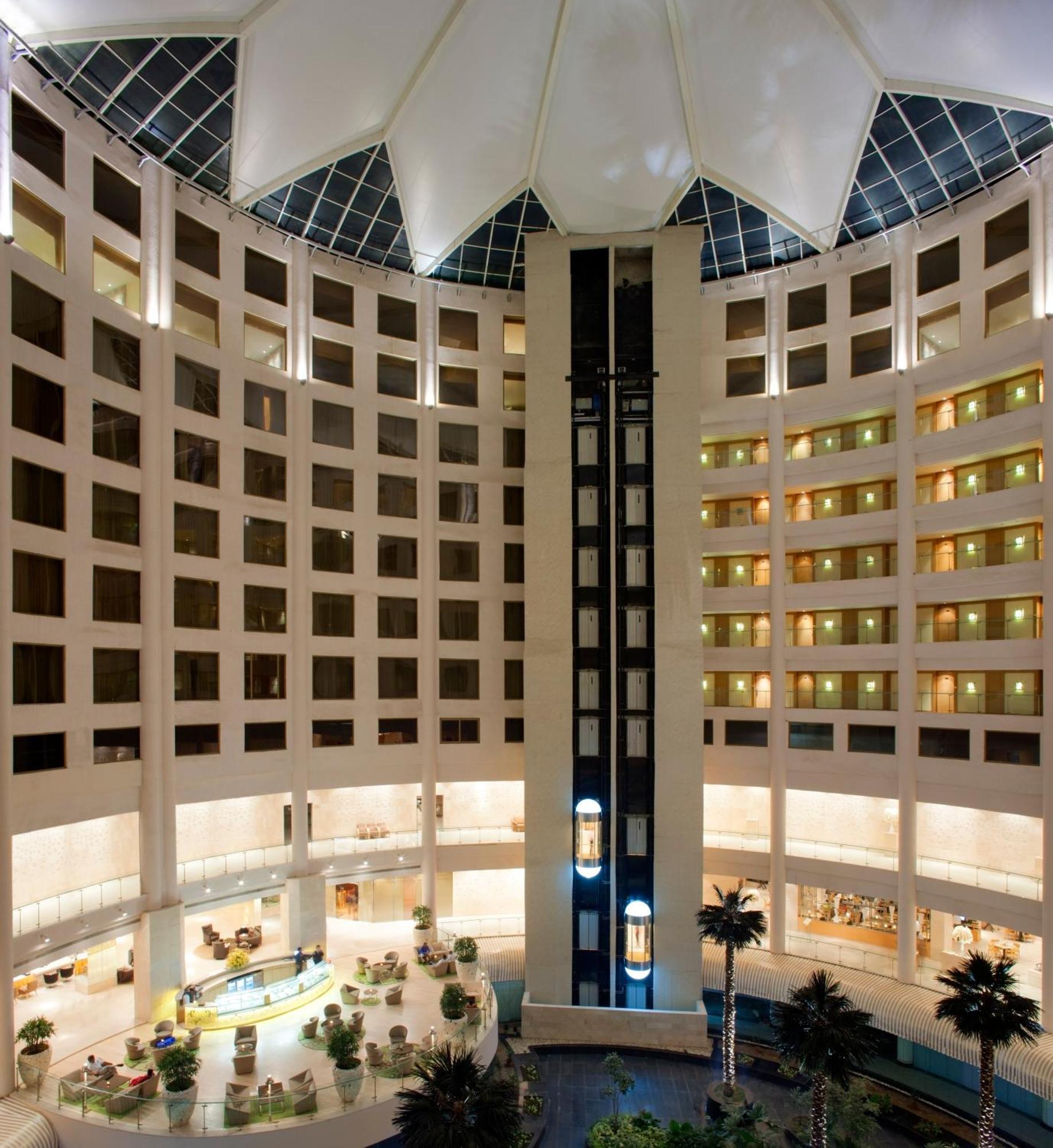 Radisson Blu Hotel New Delhi Dwarka Bagian luar foto The interior of the hotel