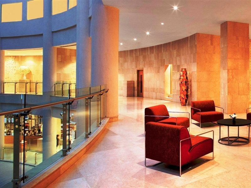 Radisson Blu Hotel New Delhi Dwarka Bagian luar foto Lobby