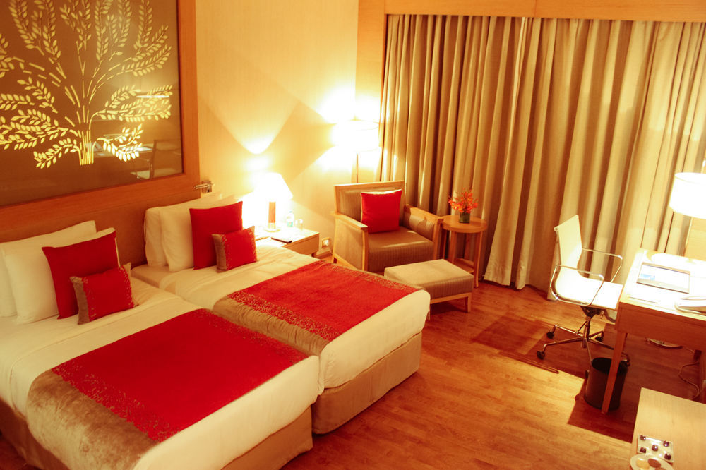 Radisson Blu Hotel New Delhi Dwarka Ruang foto A room at the Taj Bengal